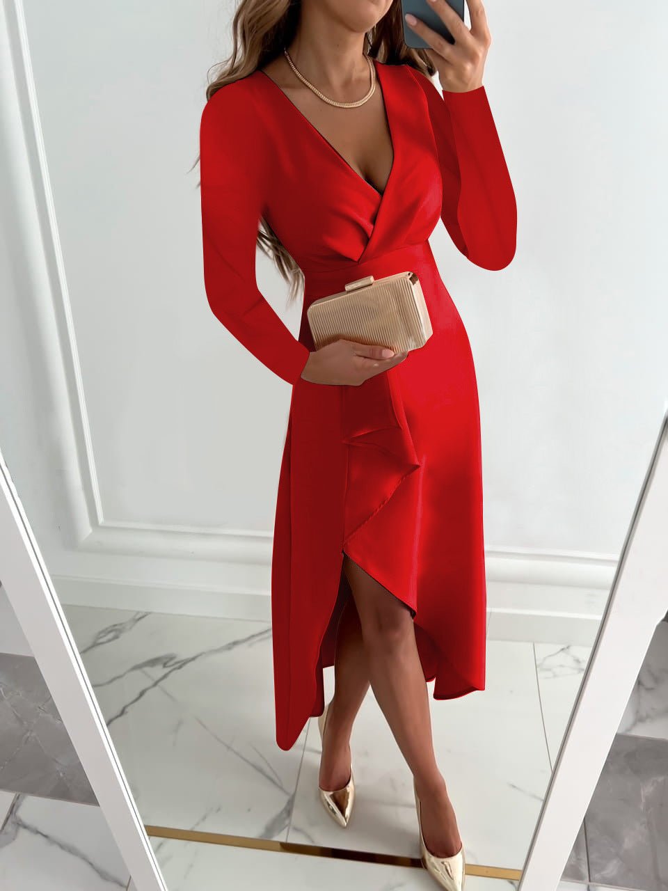 Elegante midi-jurk met lange mouwen, diepe V-hals en asymmetrische zoom