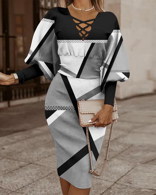 Stijlvolle pencil dress met een uniek en opvallend ontwerp