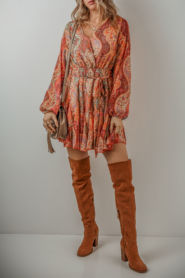Boho mini-jurk met paisleyprint, lange mouwen en geplooide tailleband