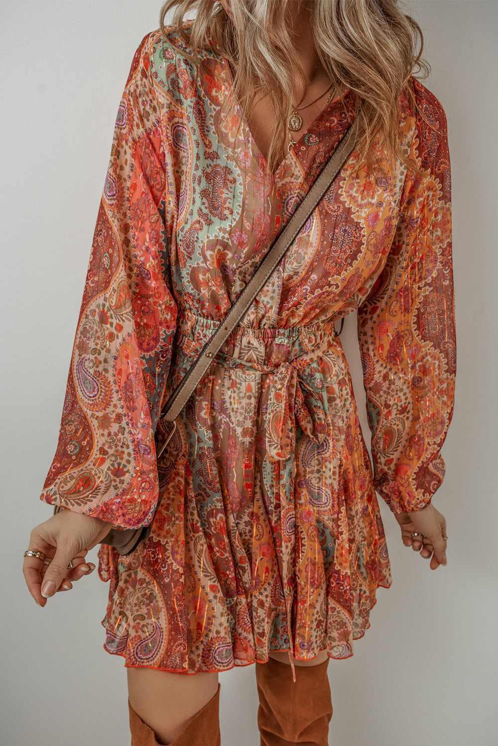 Boho mini-jurk met paisleyprint, lange mouwen en geplooide tailleband