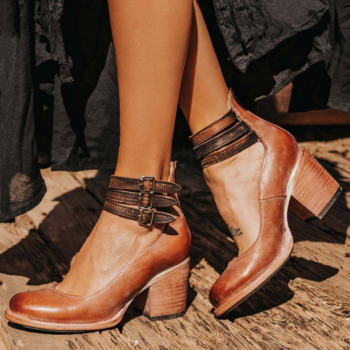 Retro schoenen met hak en stijlvolle afwerking