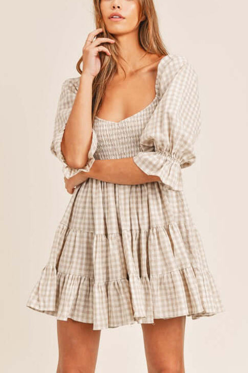 Babydoll jurk met ruitpatroon en smockdetail ideaal voor een speelse en stijlvolle uitstraling