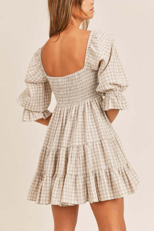 Babydoll jurk met ruitpatroon en smockdetail ideaal voor een speelse en stijlvolle uitstraling