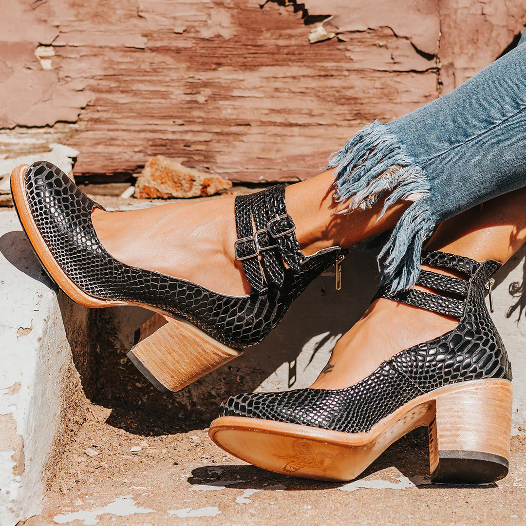 Retro schoenen met hak en stijlvolle afwerking