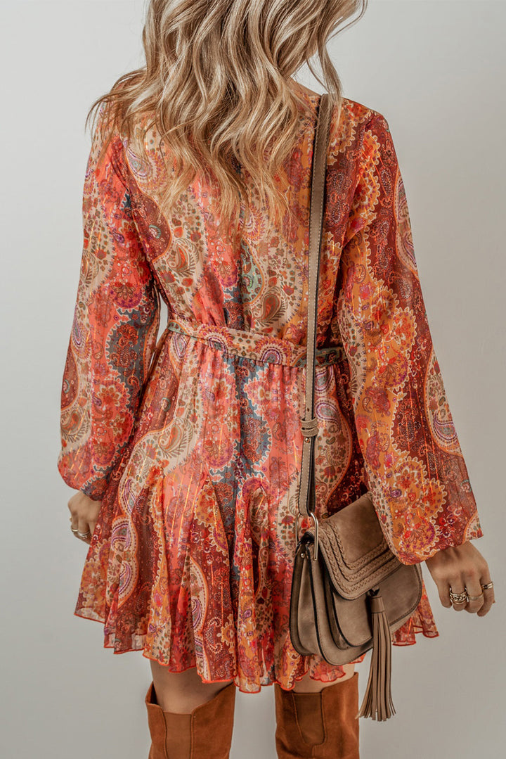 Boho mini-jurk met paisleyprint, lange mouwen en geplooide tailleband