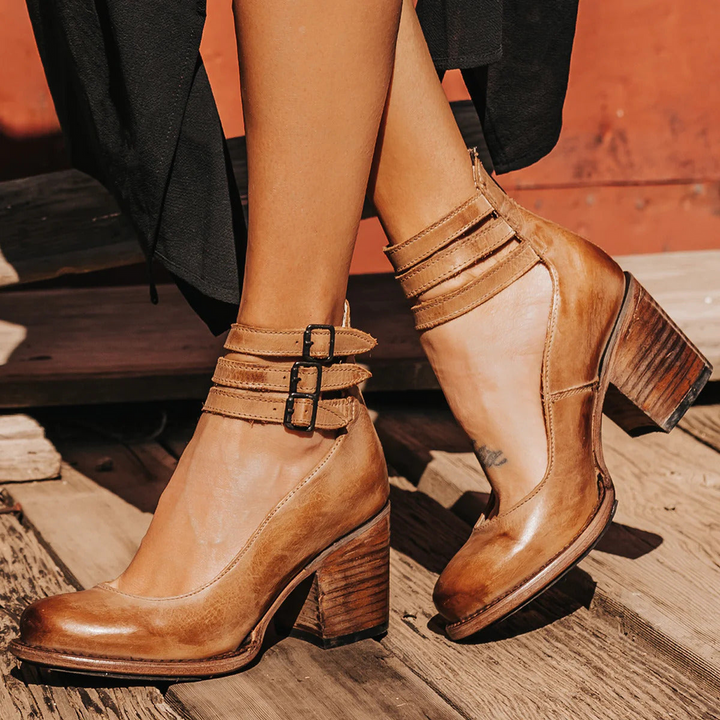Retro schoenen met hak en stijlvolle afwerking