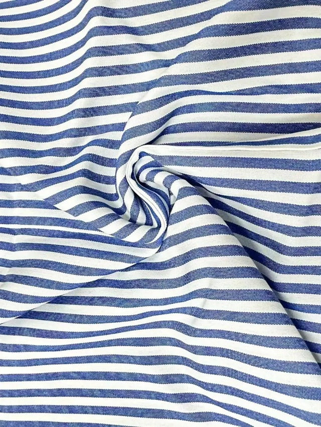 Trendy korte zomerse jurk met strepen en elegante uitstraling
