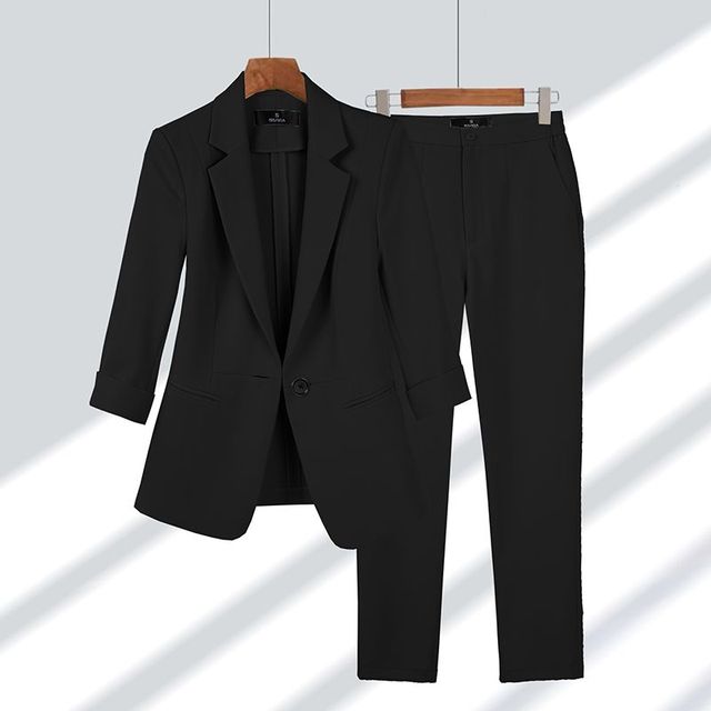Dames set met blazer en broek voor een nette en moderne uitstraling