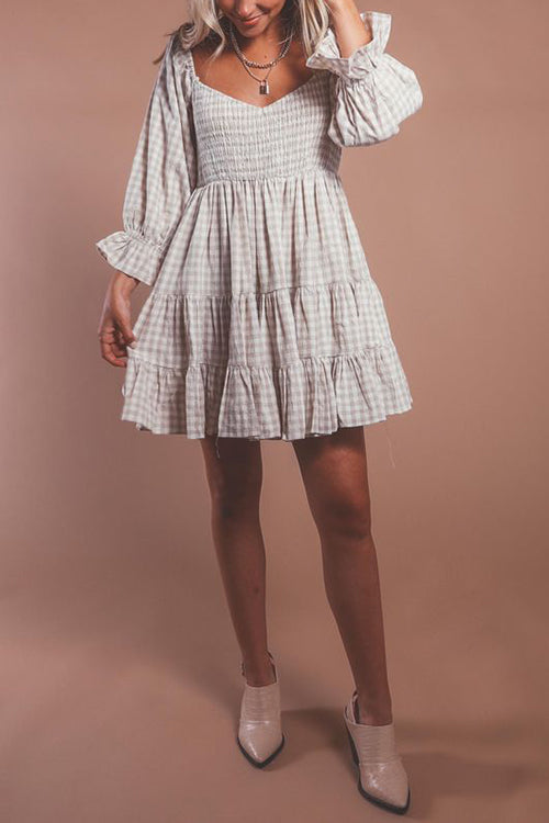 Babydoll jurk met ruitpatroon en smockdetail ideaal voor een speelse en stijlvolle uitstraling