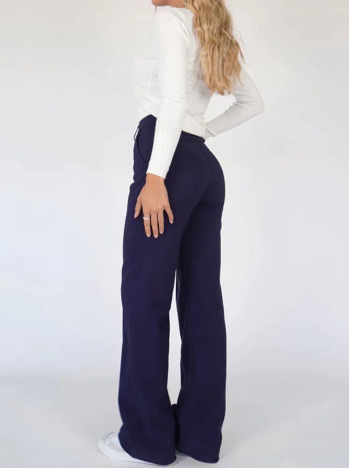 Modieuze dames broek met uitlopende pijpen en eigentijds ontwerp