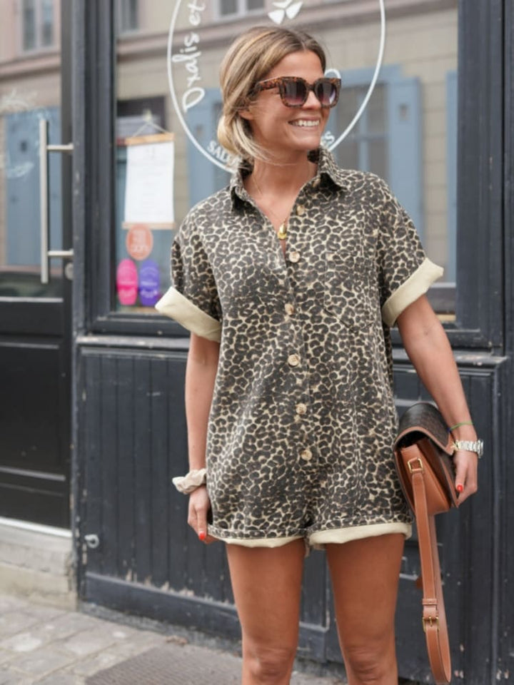 Jumpsuitjurk met knoopsluiting en dierenprint voor een moderne look