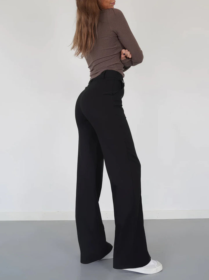 Modieuze dames broek met uitlopende pijpen en eigentijds ontwerp