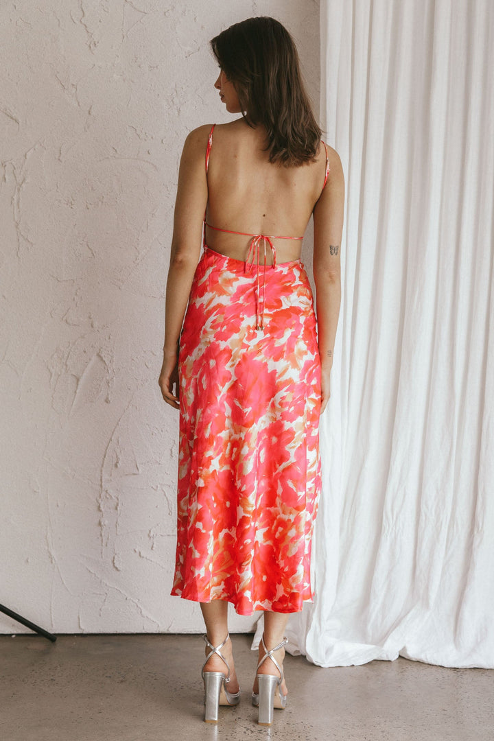 Delia - Roze Bloemen Midi Jurk met Lage Rug voor een Zoet Leven