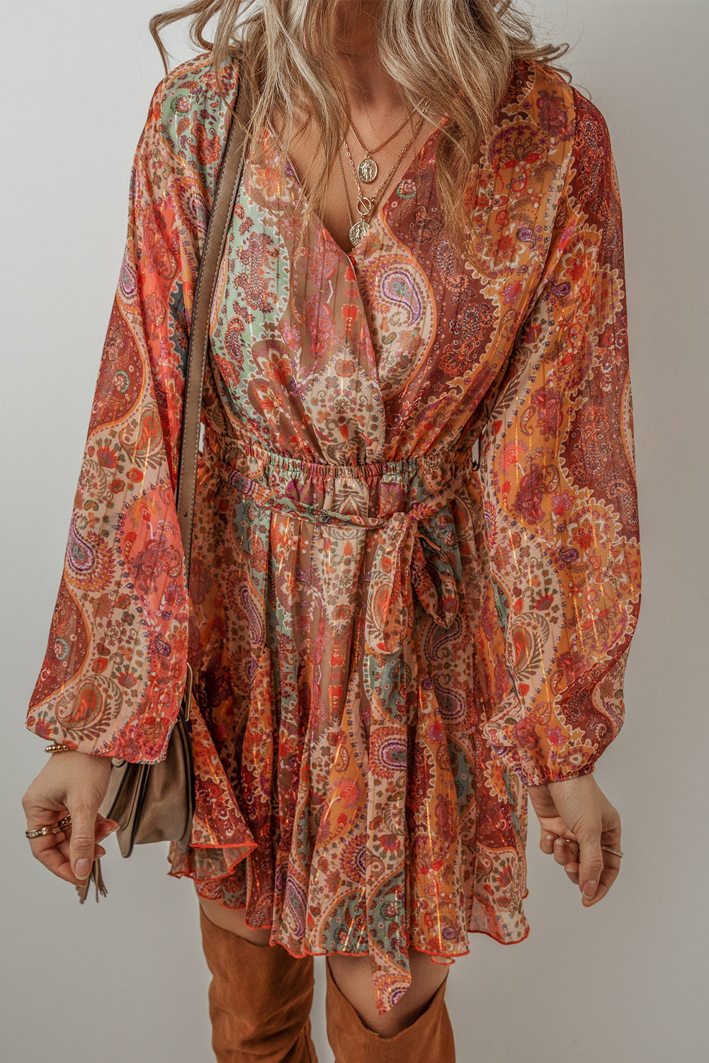 Boho mini-jurk met paisleyprint, lange mouwen en geplooide tailleband