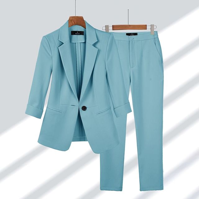 Dames set met blazer en broek voor een nette en moderne uitstraling