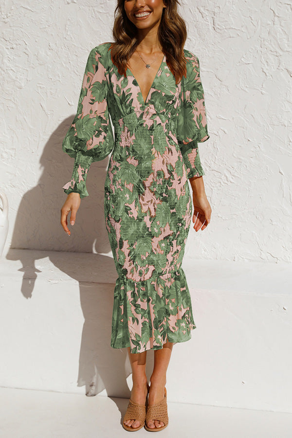 Stijlvolle midi jurk met gesmokte taille en bloemenprint perfect voor feestjes en gelegenheden