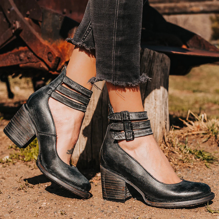 Retro schoenen met hak en stijlvolle afwerking