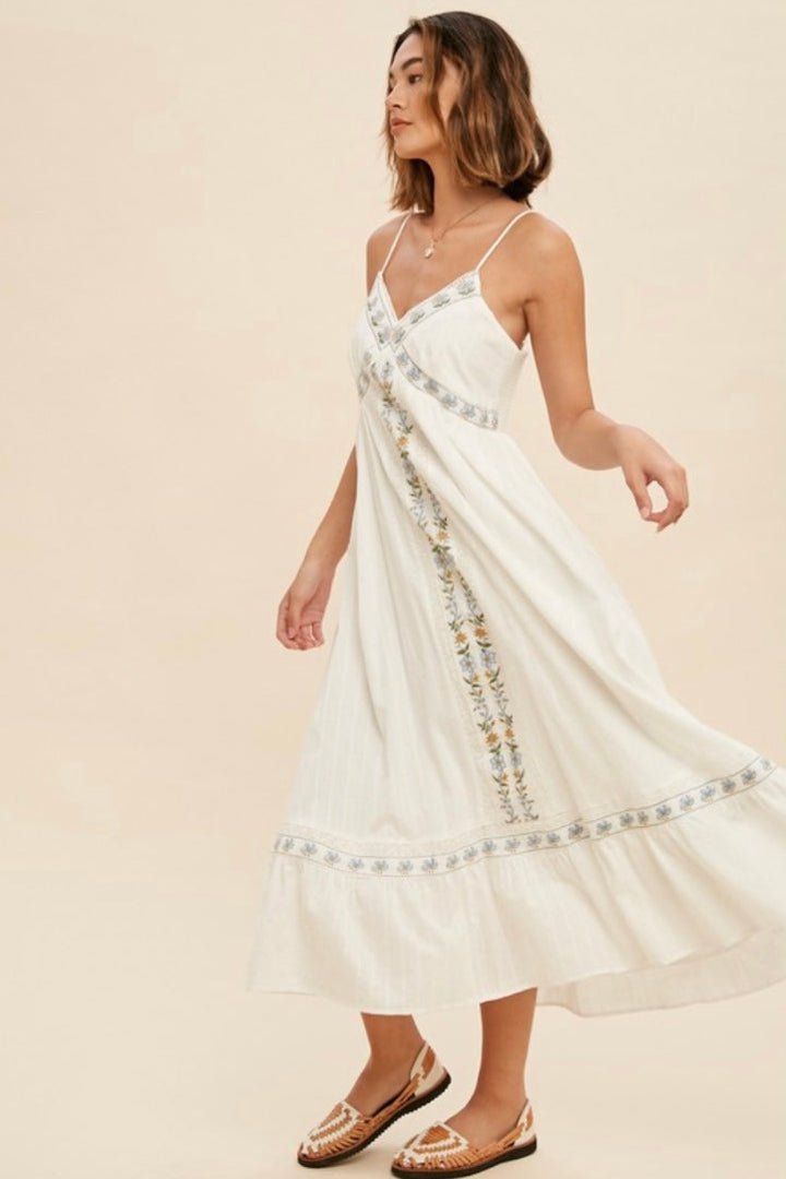 Laura - Zomerbries geborduurde midi-jurk