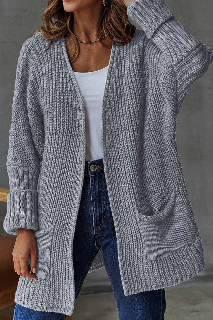 Een praktisch vest met lange mouwen en een open design voor gezellige wandelingen in de frisse lucht.