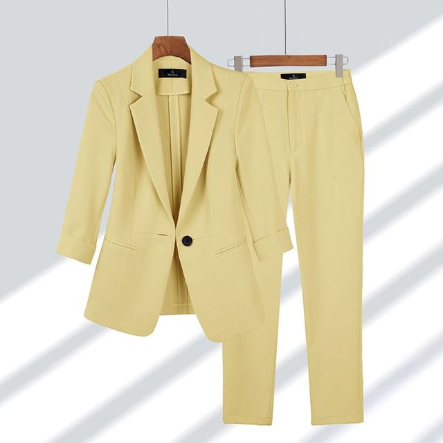 Dames set met blazer en broek voor een nette en moderne uitstraling