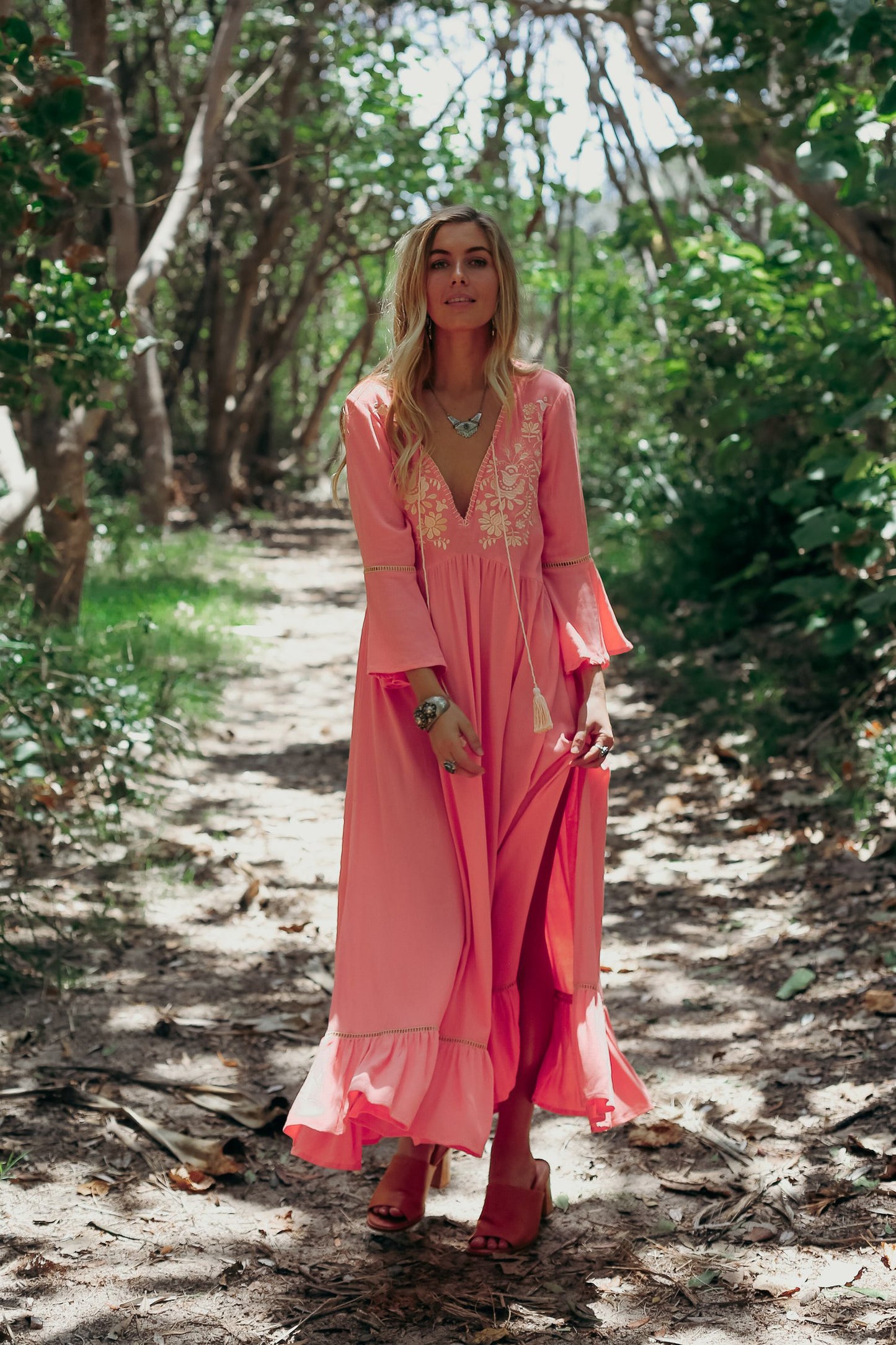 Naomi - Dames lente en zomer Boheemse vakantie Elegante geborduurde lange jurk met effen kleur en splitten