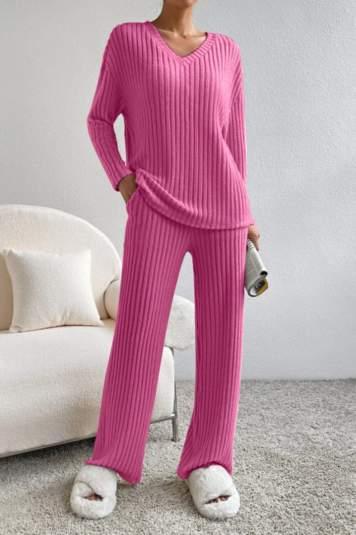 Eigentijdse set: top en broek met geribbelde structuur