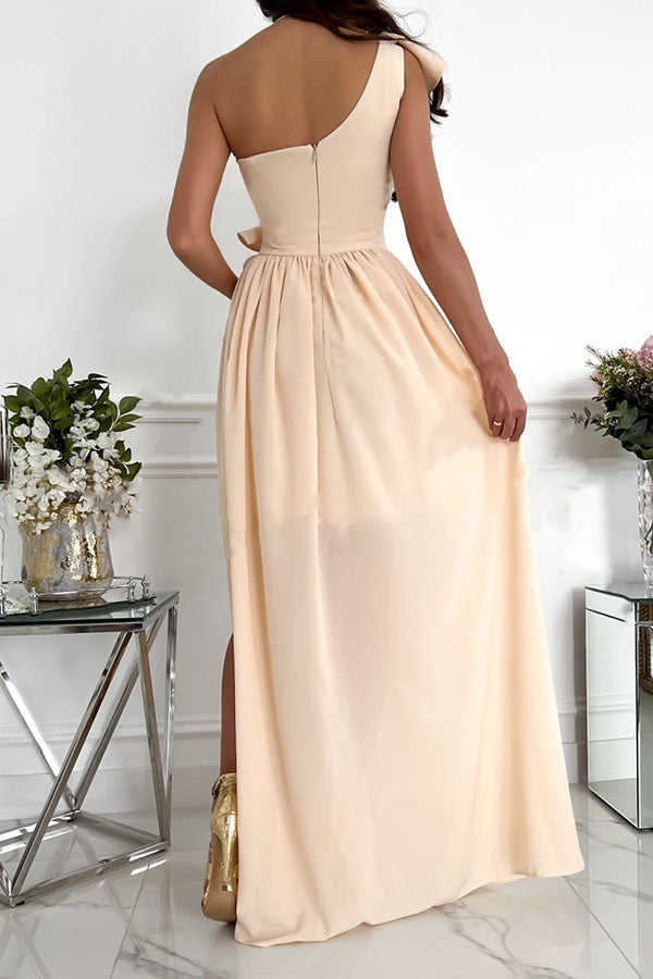 Elegante Avondjurk met Volants en Asymmetrische Schouderlijn