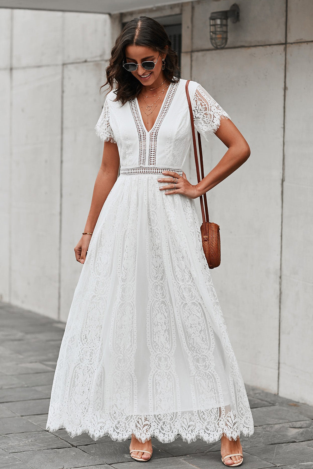 Maxi jurk met V-hals kanten details en korte mouwen in elegante stijl