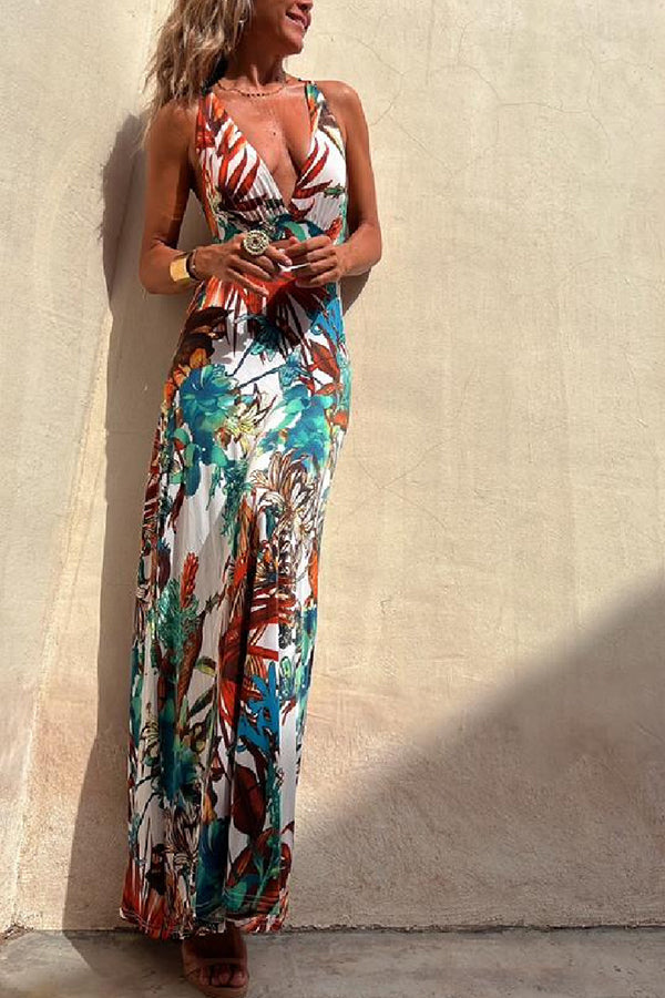 Lange crossover jurk met tropische print en open rug perfect voor zomerse gelegenheden