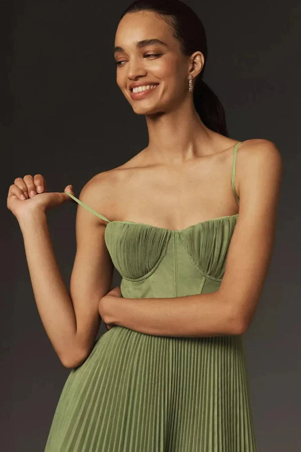 Elegante jurk met smalle bandjes en geplooide midirok