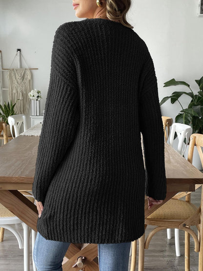 Een elegant open vest met een interessant ontwerp voor comfortabele wandelingen.