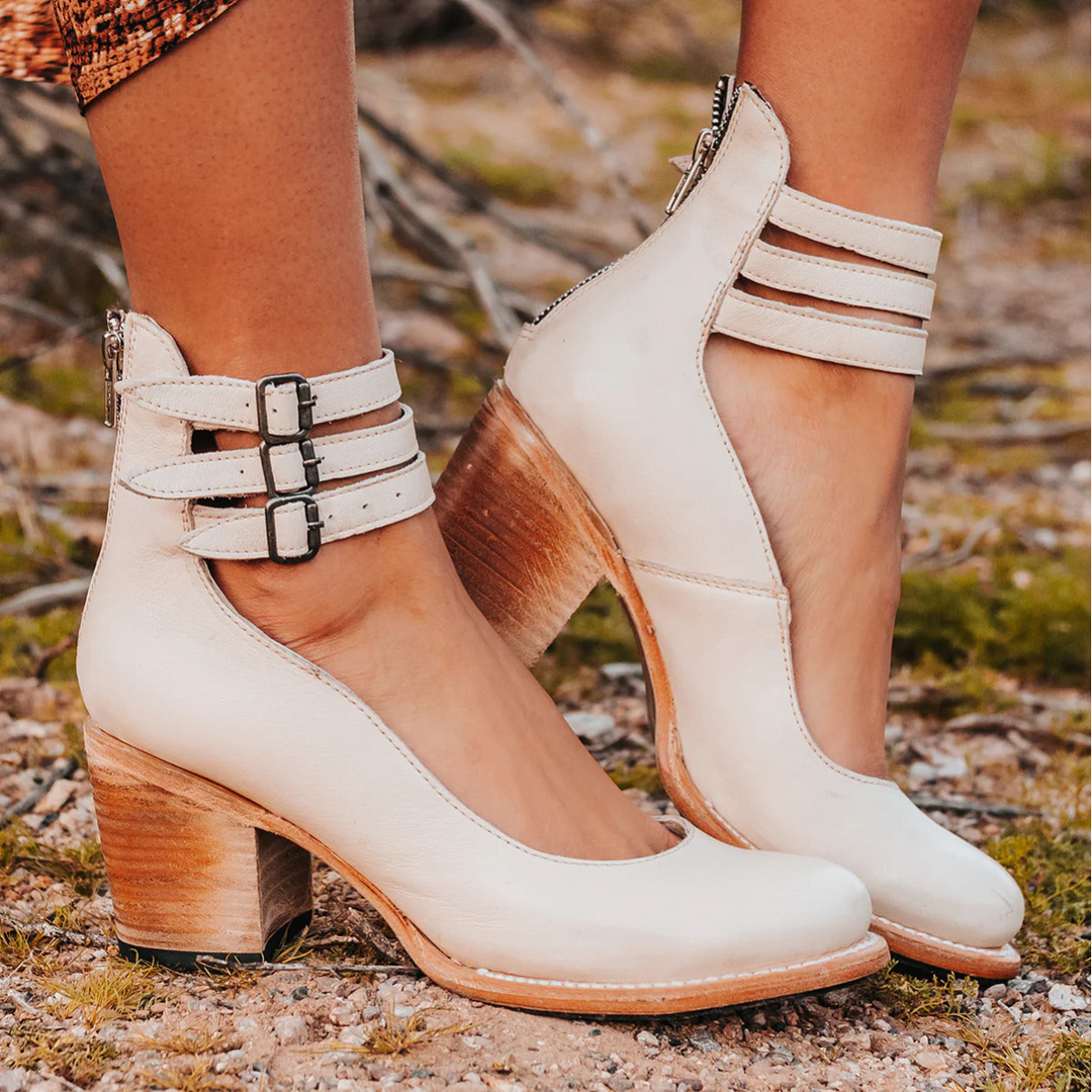 Retro schoenen met hak en stijlvolle afwerking