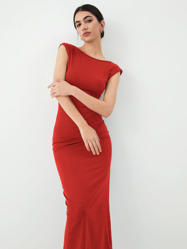 Elegante midi-jurk met open rug en korte mouwen