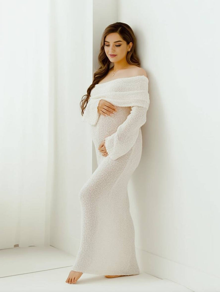 Elegante zwangerschapsjurk met off-shoulder ontwerp en lange mouwen voor een stijlvolle uitstraling