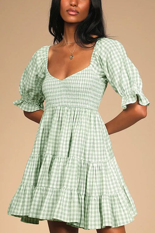 Babydoll jurk met ruitpatroon en smockdetail ideaal voor een speelse en stijlvolle uitstraling