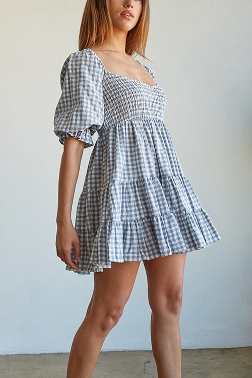Babydoll jurk met ruitpatroon en smockdetail ideaal voor een speelse en stijlvolle uitstraling