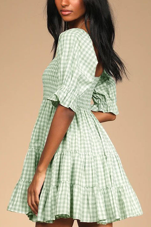 Babydoll jurk met ruitpatroon en smockdetail ideaal voor een speelse en stijlvolle uitstraling