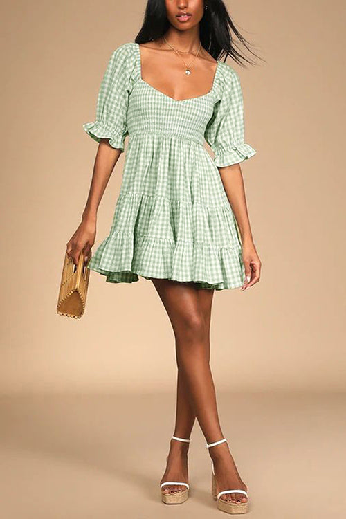 Babydoll jurk met ruitpatroon en smockdetail ideaal voor een speelse en stijlvolle uitstraling