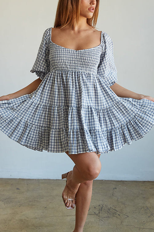 Babydoll jurk met ruitpatroon en smockdetail ideaal voor een speelse en stijlvolle uitstraling