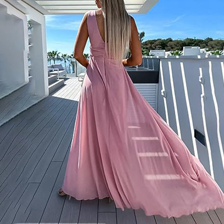 Elegante jumpsuit met diepe halslijn wijde pijpen en stijlvolle sleep