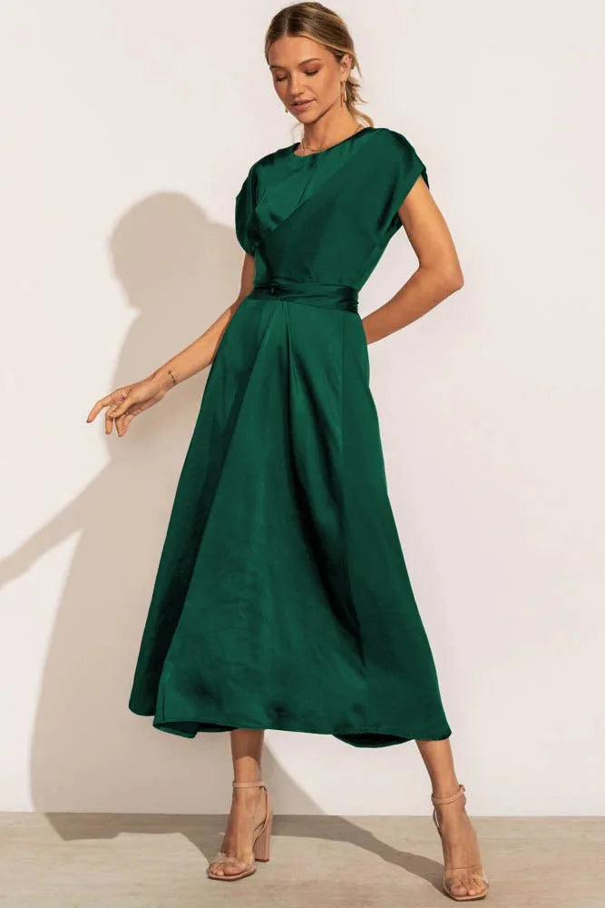 Elegant klassieke midi-jurk met korte mouwen en strik achteraan