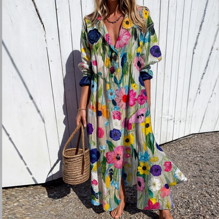 Lange zomerse lichte jurk met bloemenprint voor zonnige dagen