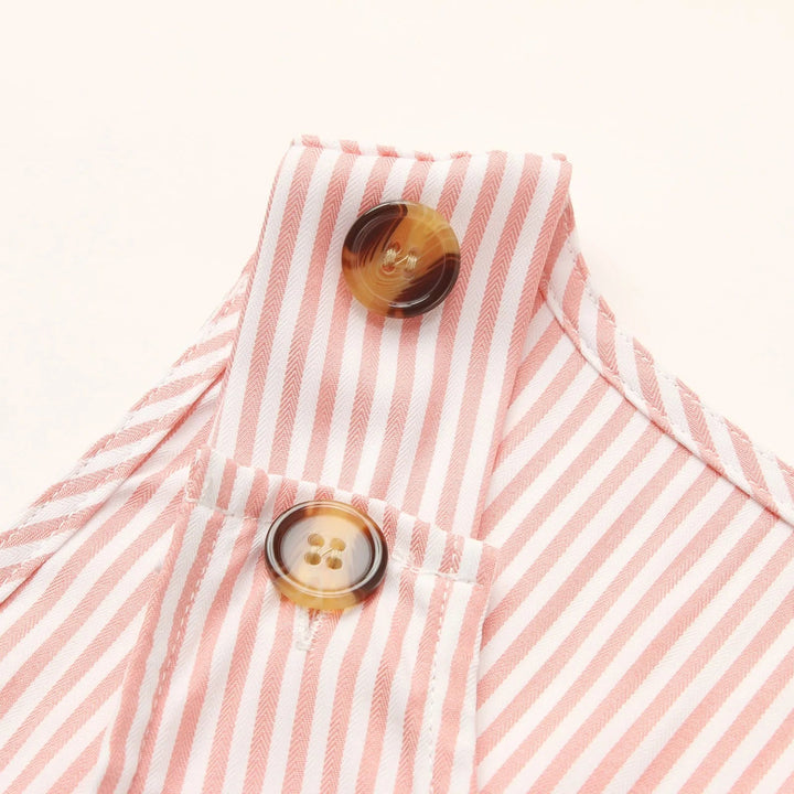 Trendy korte zomerse jurk met strepen en elegante uitstraling