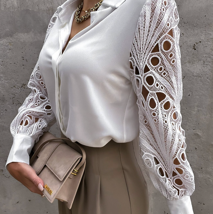 Damesblouse met sierlijke lange mouwen en verfijnde uitstraling