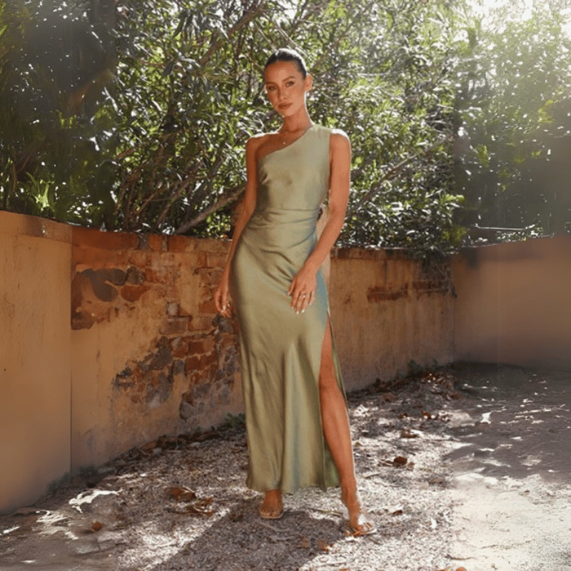 Asymmetrische damesjurk met elegante split