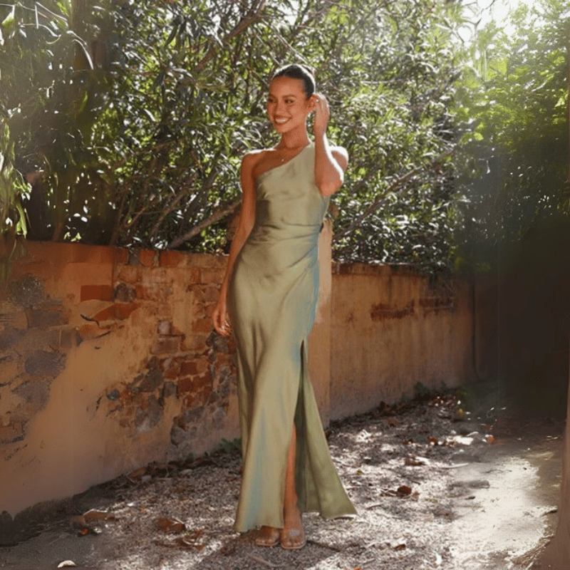 Asymmetrische damesjurk met elegante split
