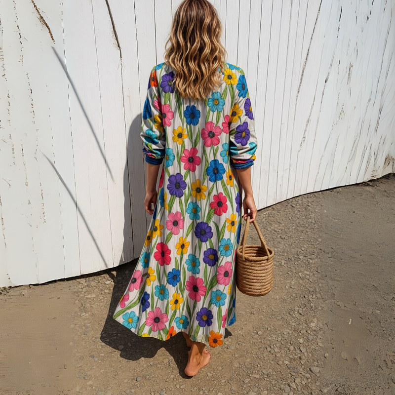 Lange zomerse lichte jurk met bloemenprint voor zonnige dagen