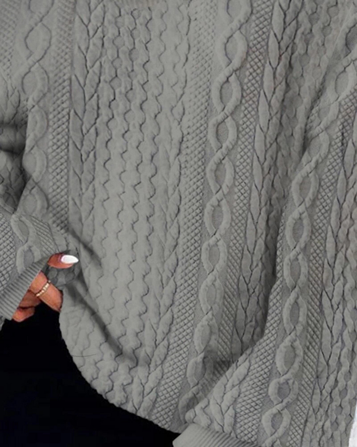 Fashion-Forward Cable Knit Hoodie met opvallend schouderdetail