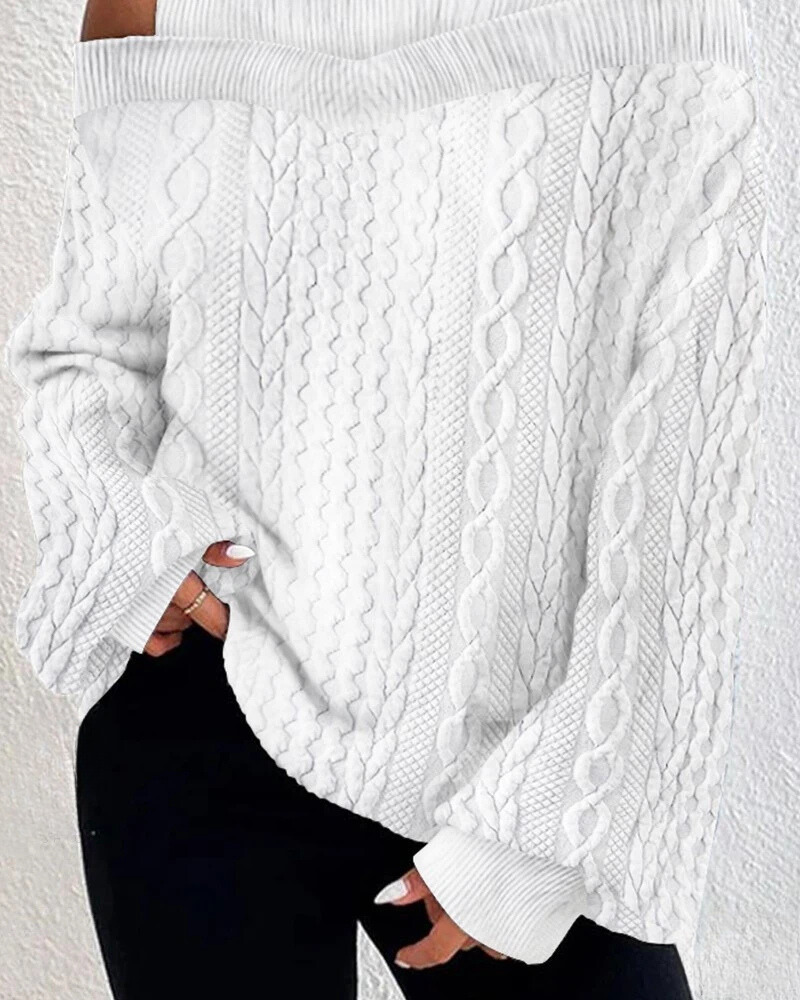 Fashion-Forward Cable Knit Hoodie met opvallend schouderdetail