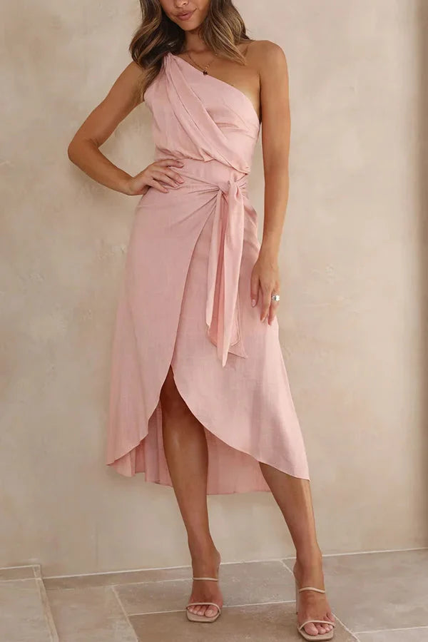 Elegante dames midi jurk met overslag en asymmetrische zoom